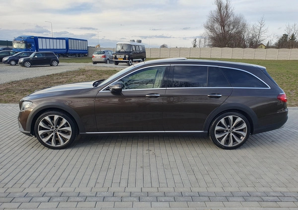 Mercedes-Benz Klasa E cena 139999 przebieg: 248000, rok produkcji 2017 z Biała małe 667